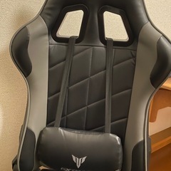 【ゲーミングチェア】リクライニング＆フットレスト付き・1年使用の画像