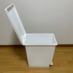 ニトリ ゴミ箱 分別 30L ふた付き ホワイト ペダルペール 30Lの画像