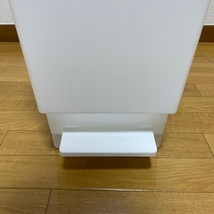 ニトリ ゴミ箱 分別 30L ふた付き ホワイト ペダルペール 30Lの画像