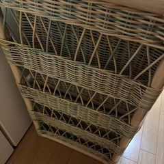 籐の物入れの画像