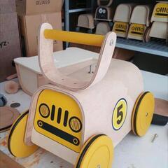 
【新品未使用】mamatoyz Racer yellow（レーサーイエロー）木製乗り物・歩行器の画像
