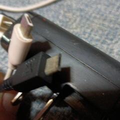 携帯の充電器　車や家での画像