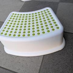 キッズ　ステップ台　IKEA 白&黄緑の画像