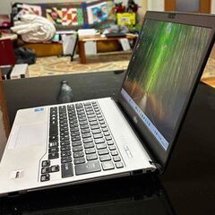 決まりました！富士通 モバイルノート 13.3インチ Win11 SSD メモリー8G Office 新品マウス付の画像