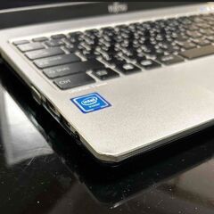 決まりました！富士通 モバイルノート 13.3インチ Win11 SSD メモリー8G Office 新品マウス付の画像