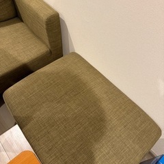 ソファとオットマンの画像