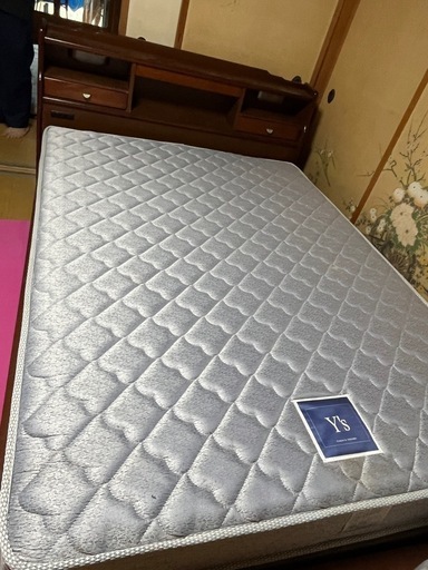 ダブルベット、マットレスとベットフレーム