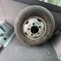 日産 シビリアン リアシート スペアタイヤの画像