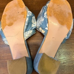 リボン付き青系花柄ミュールサンダル　Lの画像