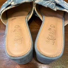 リボン付き青系花柄ミュールサンダル　Lの画像
