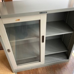 金属製の棚の画像