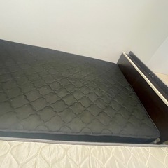セミダブルベット　マットレス付き
