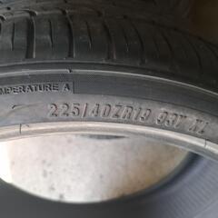 225   40   19インチの画像