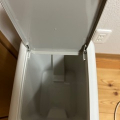 蓋付きゴミ箱の画像