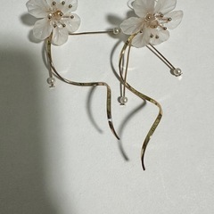 【結婚式】花モチーフピアスの画像