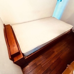 収納引き出し付⭐️無垢材⭐️高品質⭐️シングルベッド＆マットレスの画像