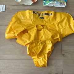 スイミングパンツとフロートの画像