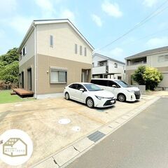 築浅戸建て住宅☆駐車場並列3台可能☆エアコン3台、太陽光パ…