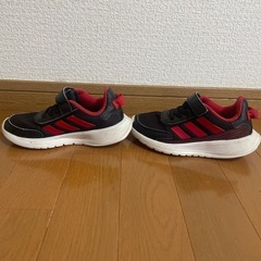 adidasシューズ18.0の画像