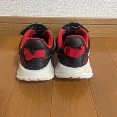 adidasシューズ18.0の画像