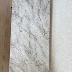 引き渡し7月末まで　大理石風テーブルの画像
