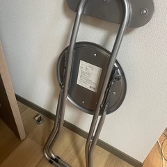 折りたたみ椅子の画像