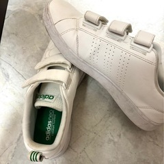 adidas スニーカー 緑 白の画像