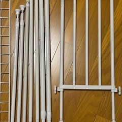 ✅
2590円相当✨ 【ニトリ&100均お得セット】狭いスペースに便利調整出来る突っ張り棚 つっぱり棒 の画像