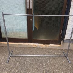 JM20059S)ハンガーラック 伸縮式 幅：約76～135cm 高さ：約100cm 奥行：約41cm 中古品【取りに来られる方限定】の画像
