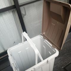 ふたロック付きゴミ箱の画像