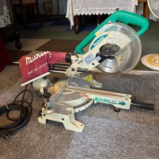 スライド丸ノコ