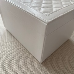 ジュエリーボックスホワイトキルティングの画像