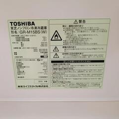東芝 153L 2ドア冷凍冷蔵庫 GR-M15BS(W) 右開き 2018年製 扉に凹み 庫内ケースヒビ 動作確認済み【こちらは店舗です。浜村鹿野温泉ICから3分 買取本舗 宮本リサイクル 営業時間9～19時 定休日水曜のみ←連絡できませんm(_ _)m】の画像