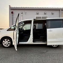 極上8人乗り車☆ガソリン代 節約☆S-HYBRID入りました‼️24年式☆月々1.2万円〜分割払い可❗️車検2年付き！大人気☆ニッサン セレナ☆BluetoothSDナビ☆走行中DVD見れます☆ETC付き☆便利なバックカメラ☆ドラレコ付きのフル装備☆電動スライドドア☆ウィンカーミラー☆フル装備☆純正アルミ☆事故修復歴無し☆車内広々三列シート‼️の画像