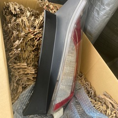 プリウス30のテールランプ中古の画像