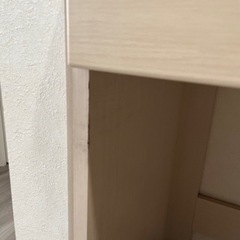 シンプルな学習机の画像