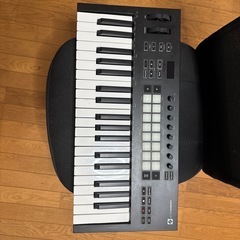急ぎ NOVATION Launchkey 37 MK3 MIDIキーボードの画像