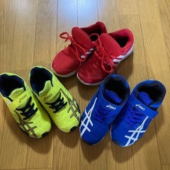 スニーカー