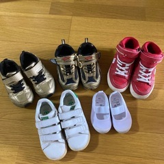 スニーカー
