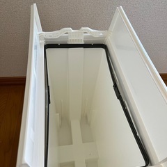 ペダル付きゴミ箱の画像