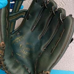 0714-057 野球グローブ Louisville Sluggerの画像
