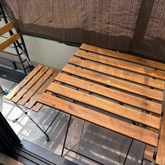 IKEAの屋外テーブルセットの画像