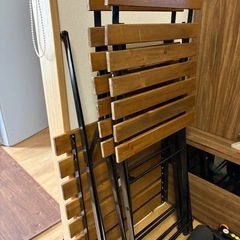 IKEAの屋外テーブルセットの画像