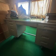 スチールデスクの画像