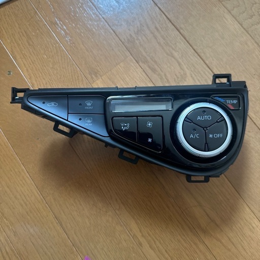 アクアNHP10後期エアコンパネル (samurai) 札幌の内装