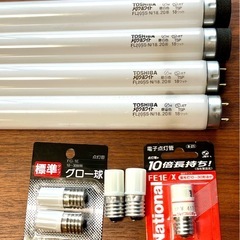東芝 直管型20W蛍光灯4本セット中古　
点灯管５個付差し上げますの画像