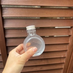 ガラス瓶1ケースの画像