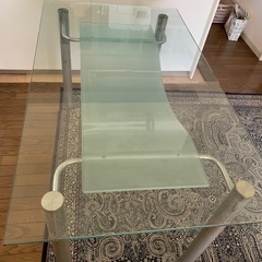 ダイニングテーブルの画像