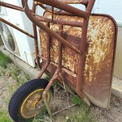サビ一輪車　要タイヤ交換の画像