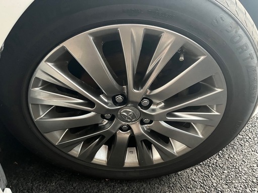 アルヴェル純正ホイール